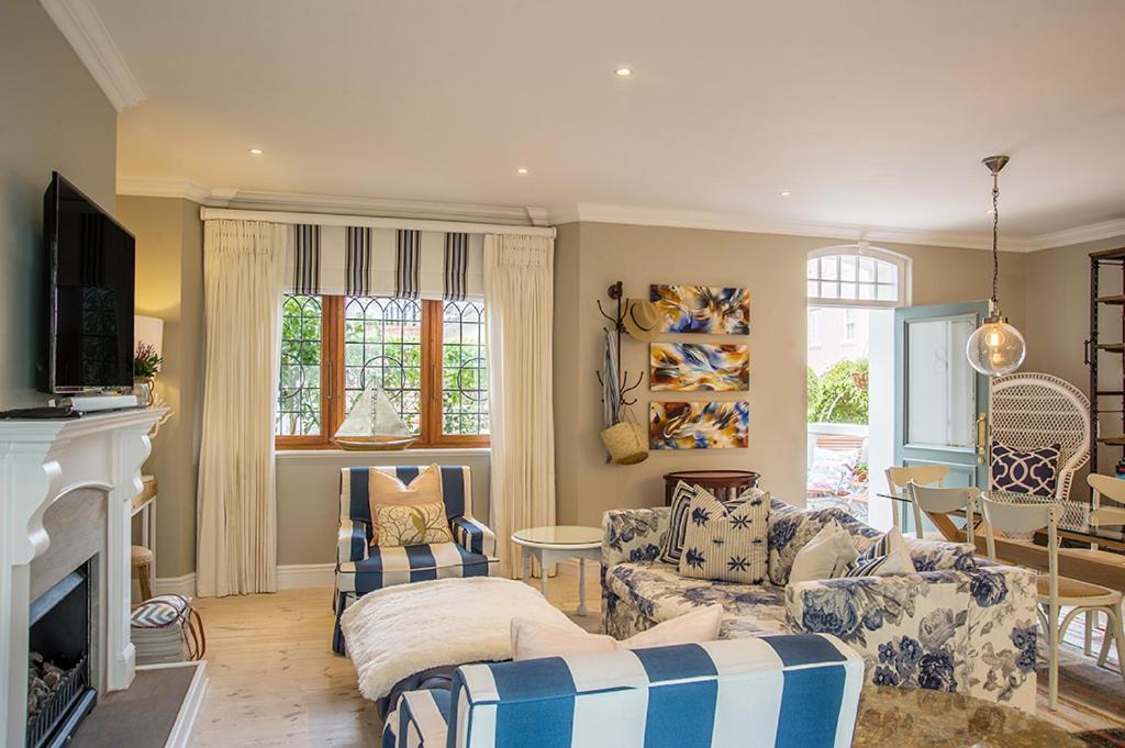 Charming Coastal Townhouse At The Majestic Villa Kalk Bay Exterior photo
